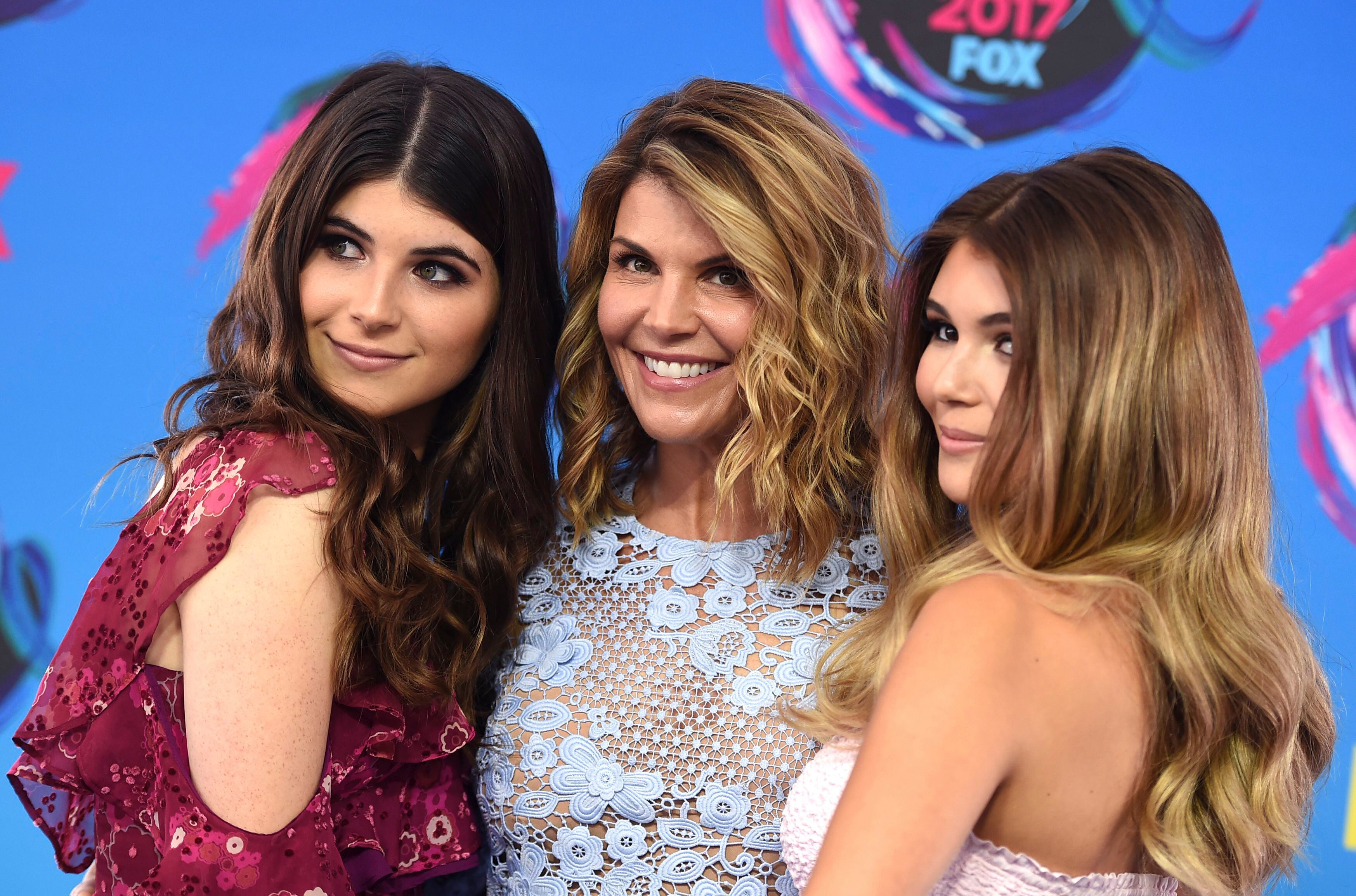Candace Cameron Bure \u0026 Lori Loughlin Bring Doppleganger Daughters to Golden  Globe After-Party -- See | wusa9.com, image size:3494x2309