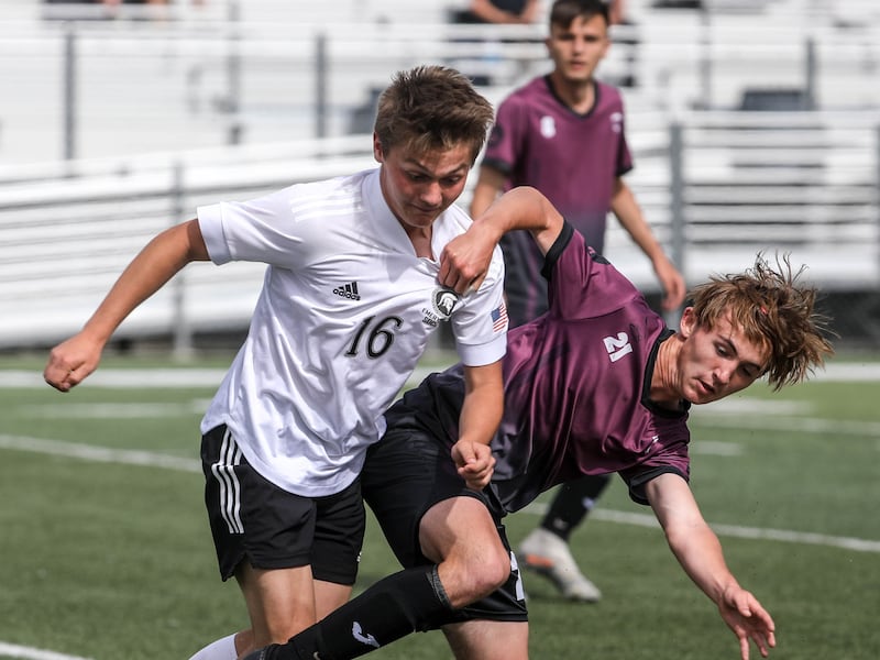 Emery High School’s Marko Iliijic and Morgan High Schoo’s Kade Buchanan compete iin the 3A semifinals at Juan Diego High School.