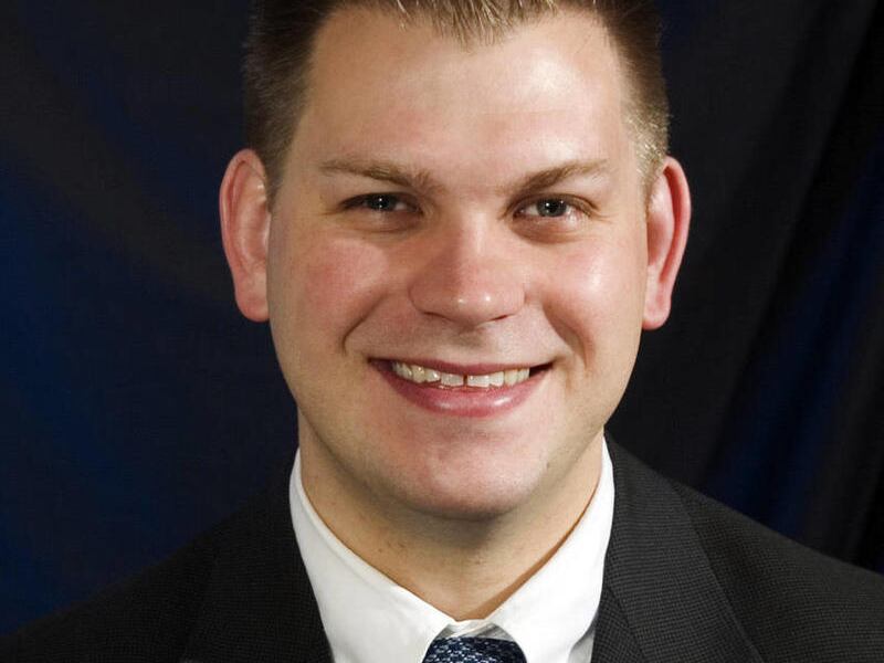 Former Cedar Hills Mayor Eric A. Richardson, who resigned June 24, pleaded guilty Monday to federal bank fraud. Prosecutors recommend he spend a year in prison.