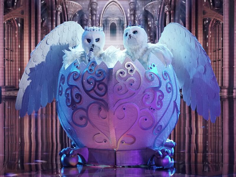 The Snow Owls in the ‘The Group A Play Offs - Famous Masked Words’ episode of THE MASKED SINGER airing Wednesday, Oct. 7.