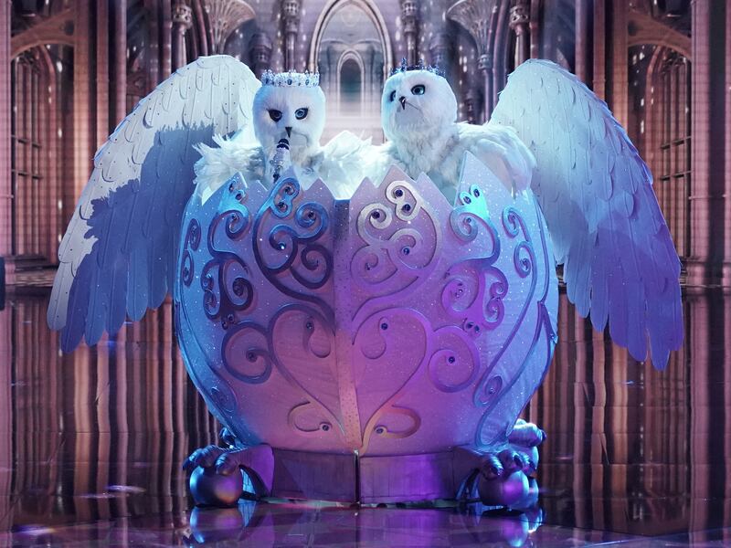 The Snow Owls in the ‘The Group A Play Offs - Famous Masked Words’ episode of THE MASKED SINGER airing Wednesday, Oct. 7.