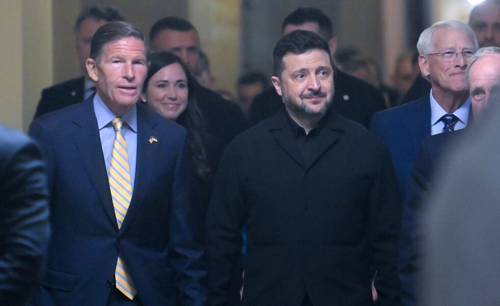 Senate Advances Bipartisan Bill Targeting Russia and Iran Sanctions