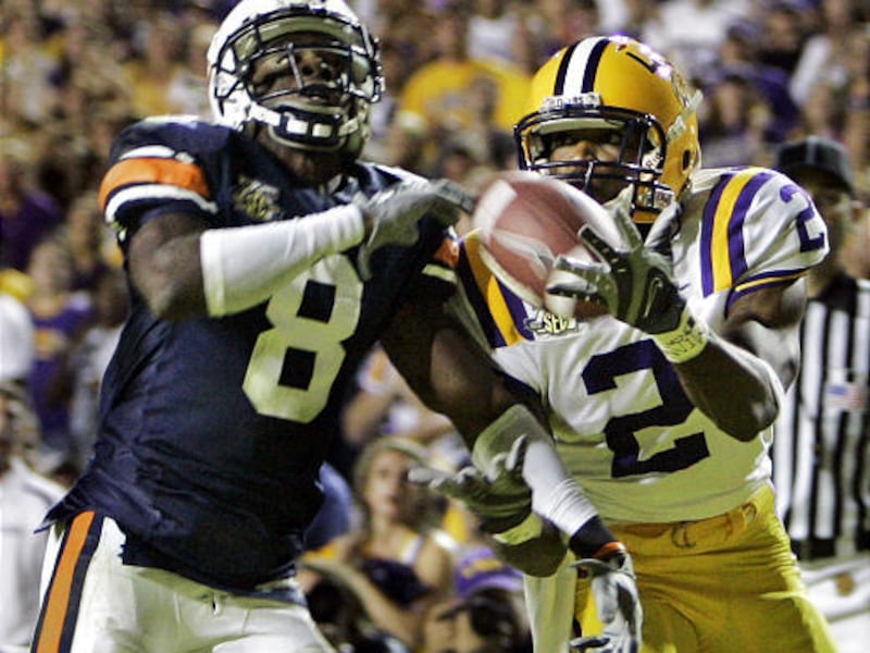 Auburn defensive back Jerraud Powers, left, can't break up the winning touchdown catch by LSU receiver Demetrius Byrd on Saturday.