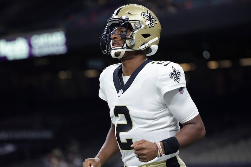 New Orleans Saints quarterback Jameis Winston (2) warms up