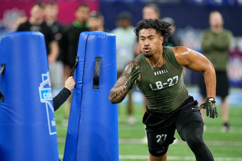 Oregon linebacker Noah Sewell runs a drill at the NFL scouting combine, Thursday, March 2, 2023.