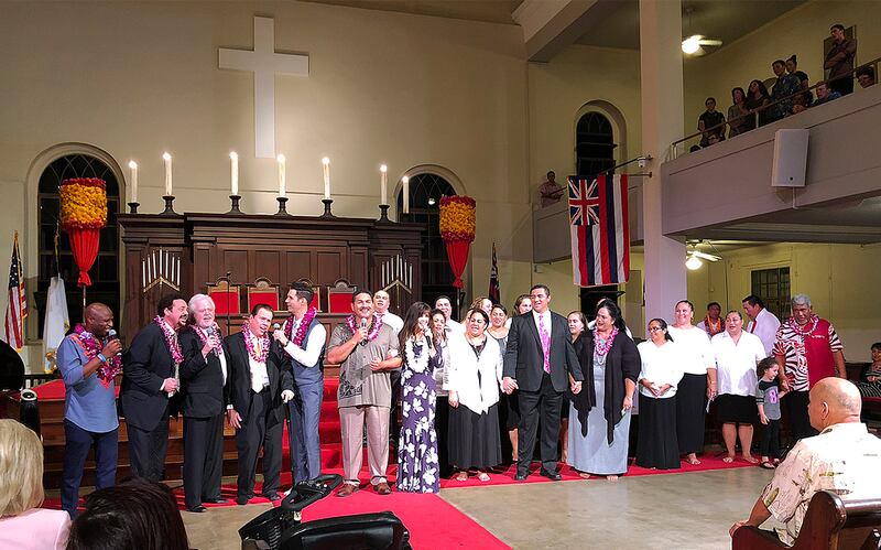 Marie Osmond, three of her brothers and a nephew along with Alex Boyé and other participants sing "I Am a Child of God" for the finalé in the Unity Through Music interfaith devotional at historic Kawaiaha'o Church in Honolulu on Oct. 12, 2018.