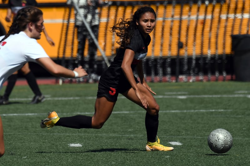 Harvard-Westlake’s Alyssa Thompson looks to pass during a girls soccer game against San Clemente in Studio City, Calif., Friday, May 14, 2021.