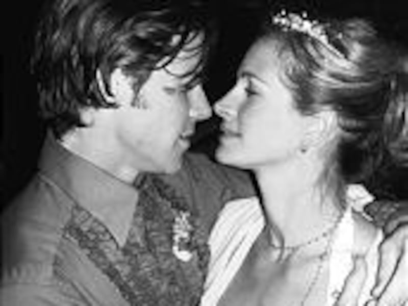 Daniel Moder and Julia Roberts kiss at their wedding in 2002. Roberts gave birth to twins Hazel and Phinnaeus.