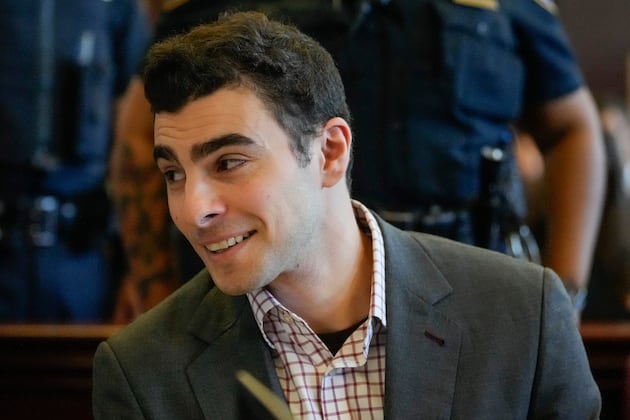 Luigi Mangione back in New York court as lawyers push to toss key evidence