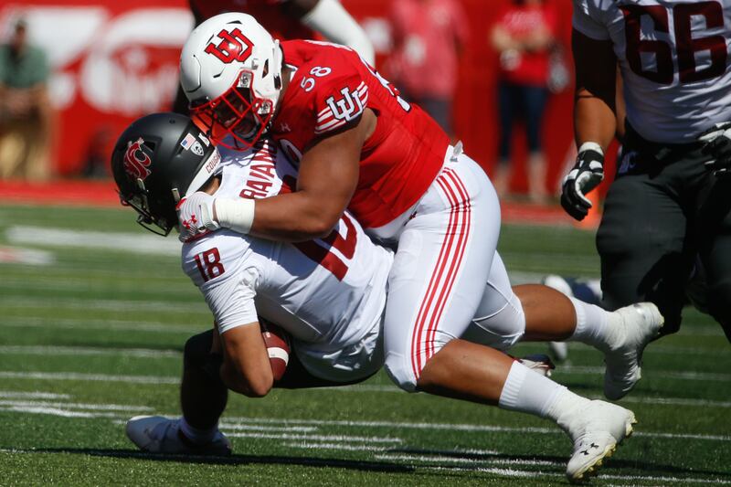Utah defensive tackle Junior Tafuna (58) tackles Washington State quarterback Jarrett Guarantano