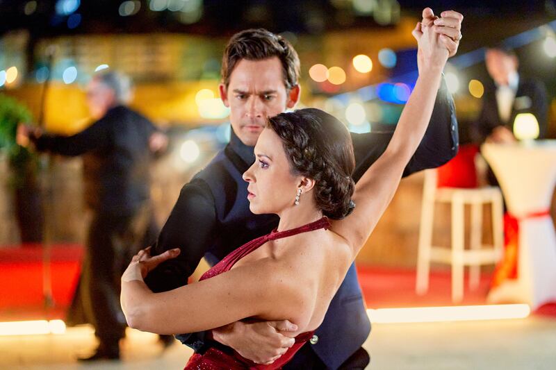 A no-nonsense detective must reluctantly team up with a charismatic British dance star in order to solve a murder.