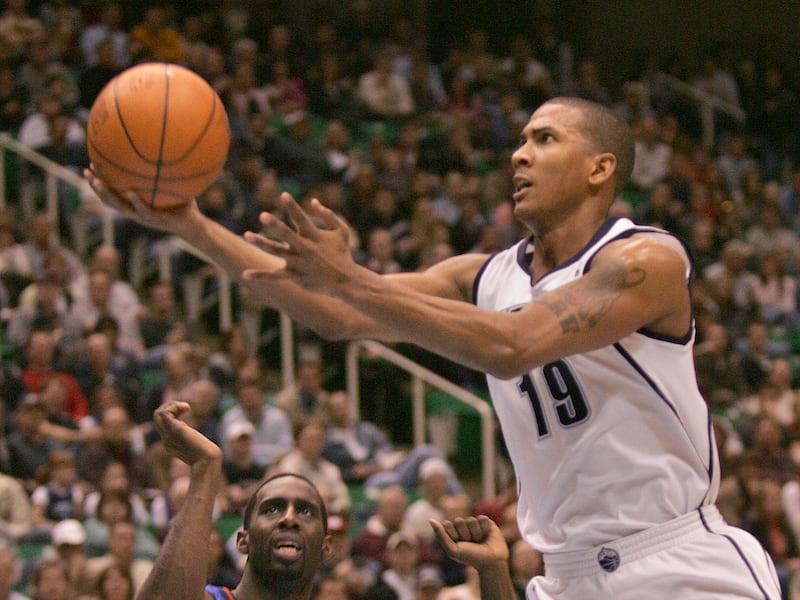 Utah’s Raja Bell shoots over Tim Thomas as the Utah Jazz and the New York Knicks play in Salt Lake City, Utah Jan. 7, 2005.