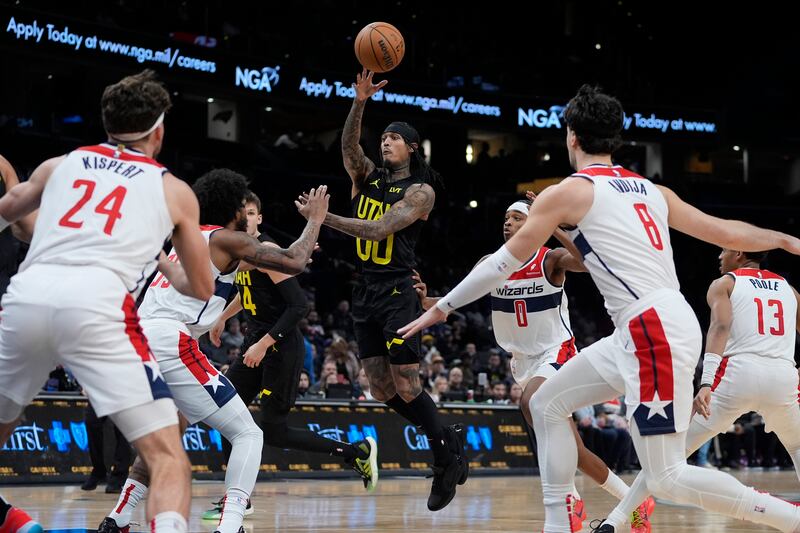 Utah Jazz guard Jordan Clarkson (wearing black) passes the ball in traffic