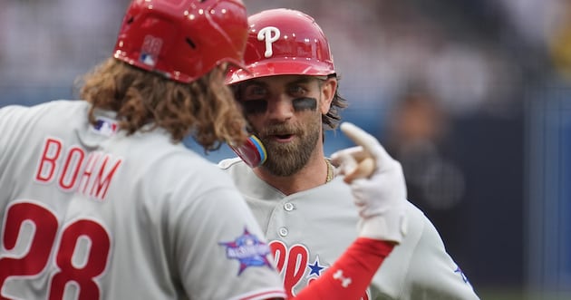 Bryce Harper brushes off internet reaction to interesting toothpaste application