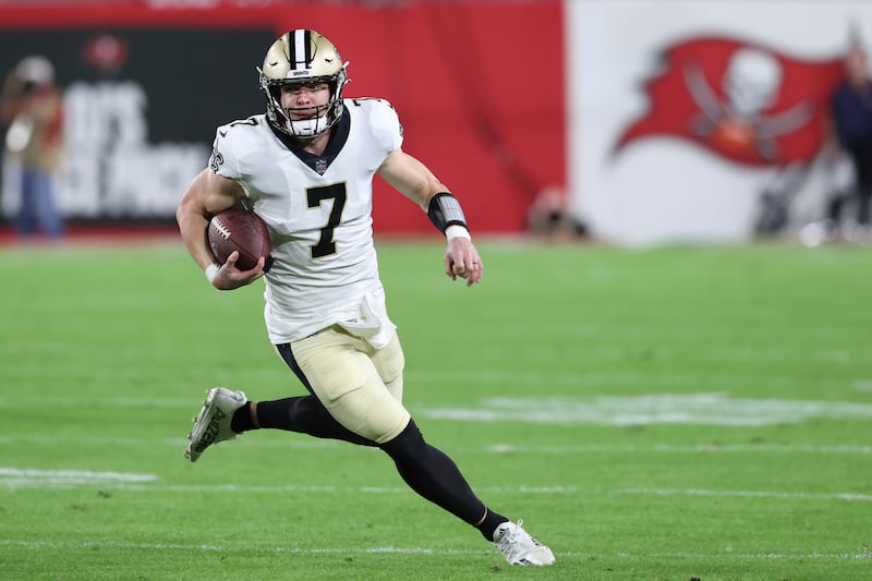 New Orleans Saints quarterback Taysom Hill (7) runs against the Tampa Bay Buccaneers.