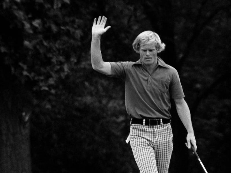 Johnny Miller raises his hand after sinking a putt on the 15th hole during the final round of the US Open golf tournament in Oakmont, Pa., in this June 17, 1973 file photo. (AP Photo)