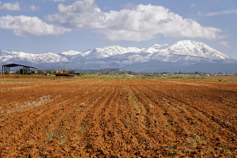 A proposed annexation that would bring a 1,100-unit development to about 400 acres of unincorporated farmland south of North Salt Lake hit a dead end this week — at least for now.