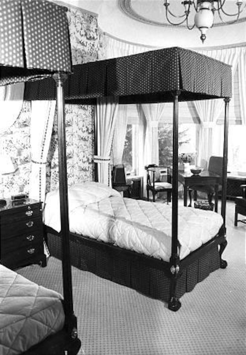 The southwest corner bedroom of the Governor’s Mansion in 1980.