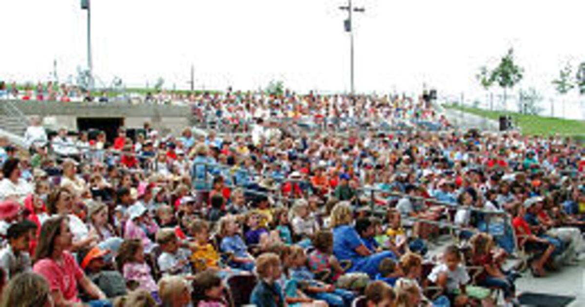 Sandy Amphitheater wins applause as gathering place – Deseret News