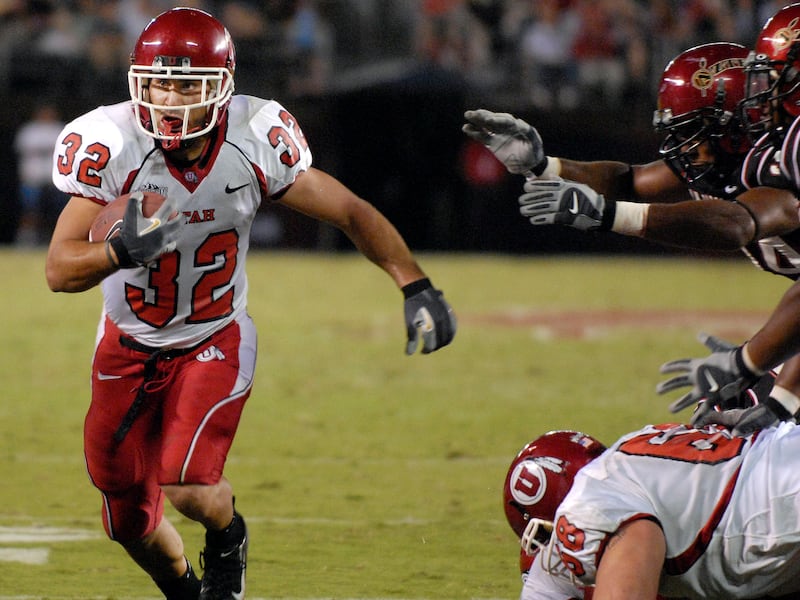 Utah’s Eric Weddle rushes the ball during 38-7 victory over San Diego onSaturday Sept. 23, 2006, in San Diego.