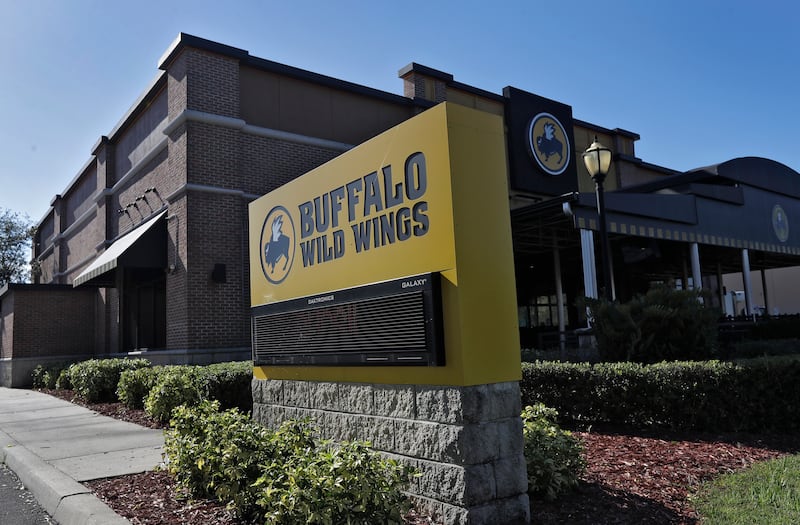 20171128 Buffalo Wild Wings is promising free wings for everyone in America if this year’s Super Bowl goes into overtime. (AP Photo/Chris O’Meara) Chris O’Meara Buffalo Wild Wings AP