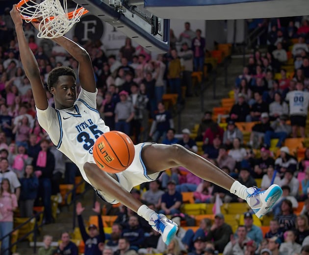 ‘Just keep shooting’: Utah State beats Wyoming 94-62 in ‘pinkout’ game