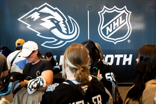 Vejmelka injured, Mammoth sign Utah native as emergency backup goalie