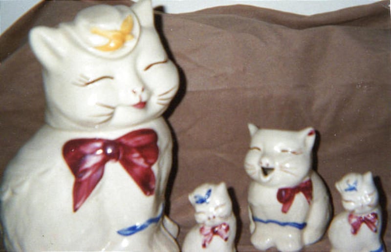 These contented pottery kittens were made by Shawnee starting in 1945. (SHNS photo courtesy Joe Rosson and Helaine Fendelman / Treasures In Your Attic)