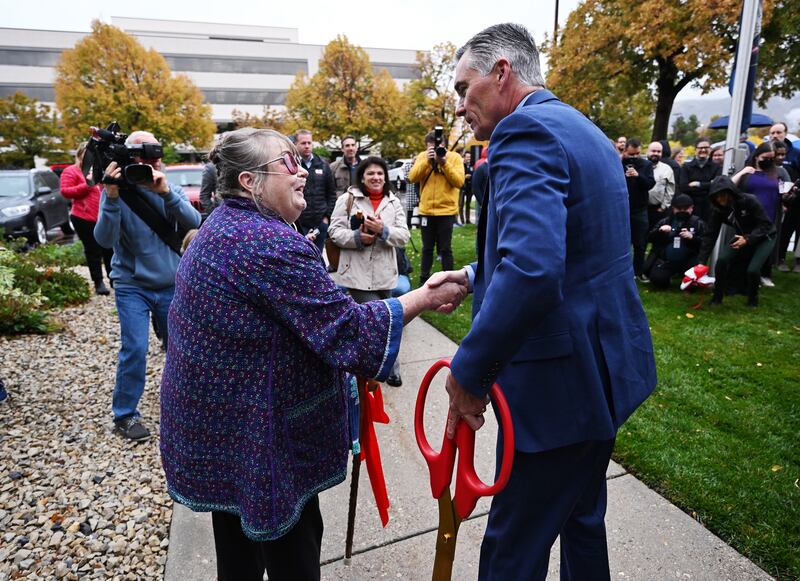 Kat Firzlaff talks with Dr. Mike Good, CEO of University of Utah Health, at a program and ribbon-cutting to celebrate the University of Utah Health’s new Rose Park Population Health Center on Thursday. Firzlaff is a patient at the center.