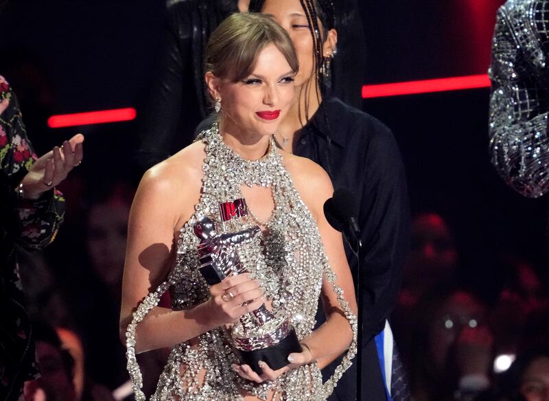 Taylor Swift accepts an award at the MTV Video Music Awards at the Prudential Center in Newark, N.J.