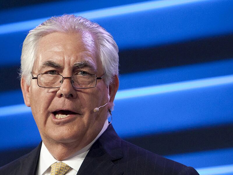 ExxonMobil Chairman and CEO Rex Tillerson speaks during the IHS CERAWeek 2015 energy conference in Houston, Texas April 21, 2015. REUTERS/Daniel Kramer/File Photo - RTX2PIDG