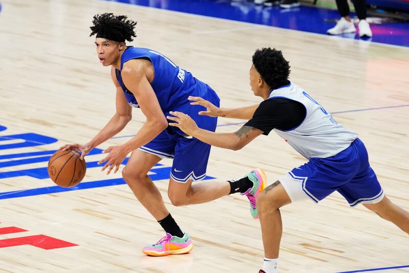 Enrique Freeman, left, drives as he looks to pass as Boogie Ellis defends during the 2024 NBA Draft Combine in Chicago, Tuesday, May 14, 2024.