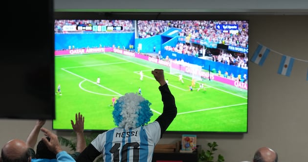 Why the largest sporting event in the world occurs in the afternoon for Americans. Did it affect the ratings?