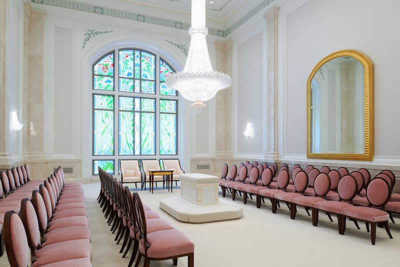 A sealing room of the Syracuse Utah Temple.