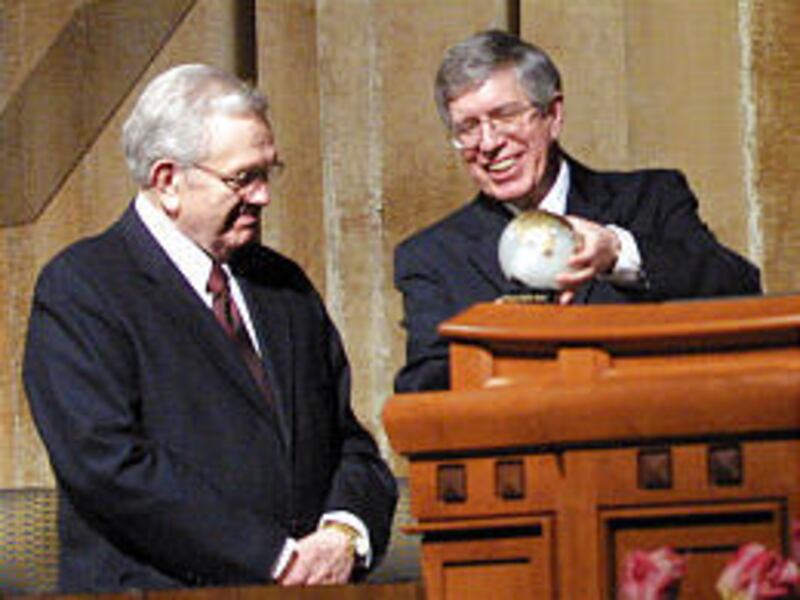 President Boyd K. Packer receives J. Reuben Clark Law Society Distinguished Service Award from Lew W. Cramer, international chairman.