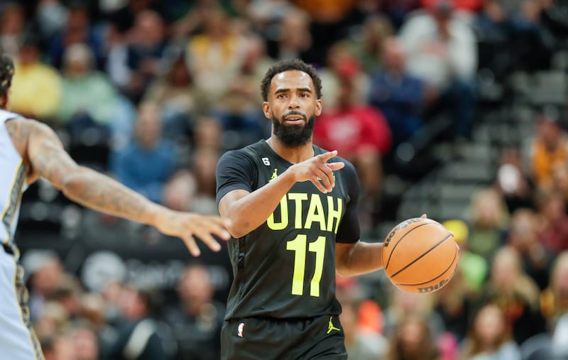 Utah Jazz Mike Conley (wearing black) gestures