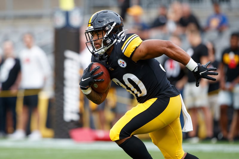 Pittsburgh Steelers running back Jaylen Warren (30) returns a kick during warmups before a preseason NFL football game.