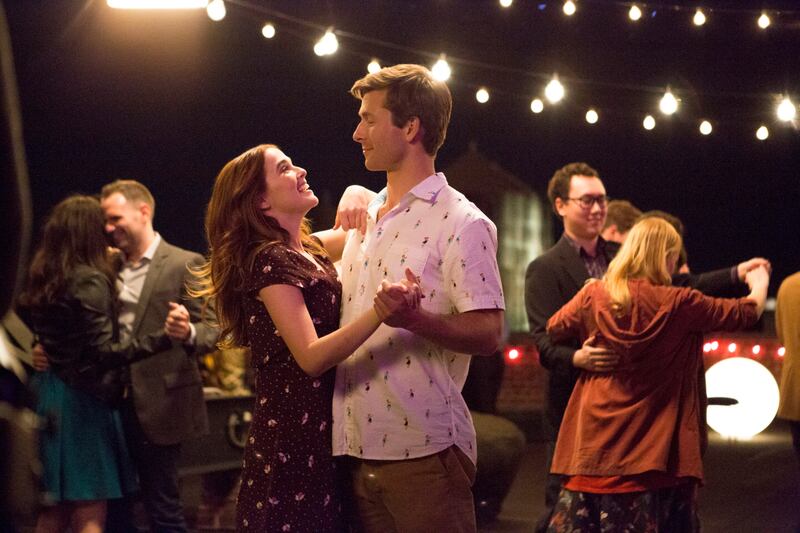 Zoey Deutch and Glen Powell in “Set It Up.”