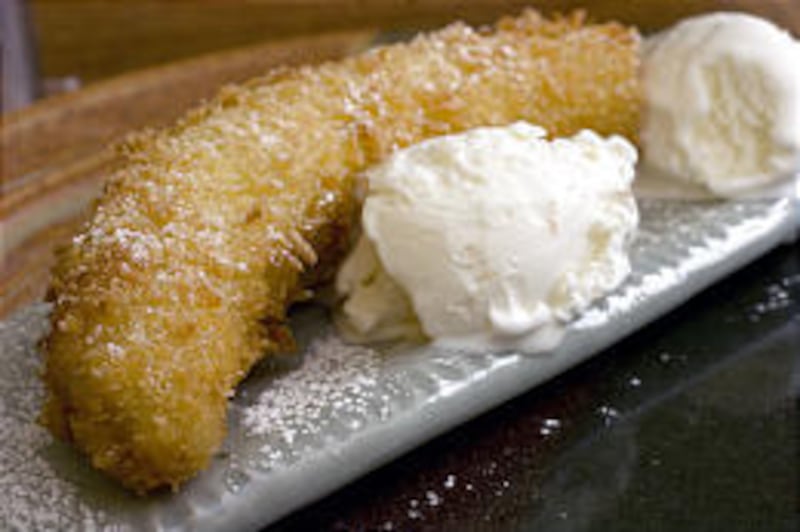 Deep-fried bananas taste great with ice cream.