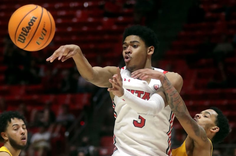 Utah Utes forward Bostyn Holt (3) passes the ball during a men’s basketball game against Bethune-Cookman.