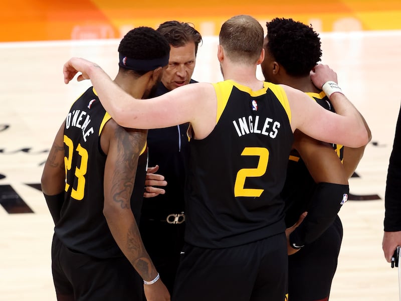 Utah Jazz coach Quin Snyder talks with Royce O’Neale, Joe Ingles and Donovan Mitchell at Vivint Arena in Salt Lake City.