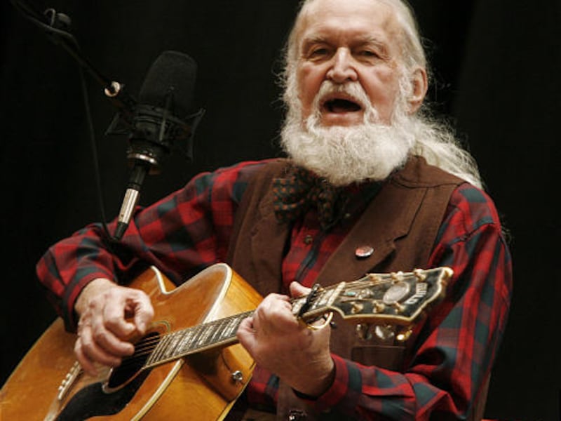 Bruce "Utah" Phillips performs at a 1960s folk music revival at Highland High School on Jan. 25, 2007.