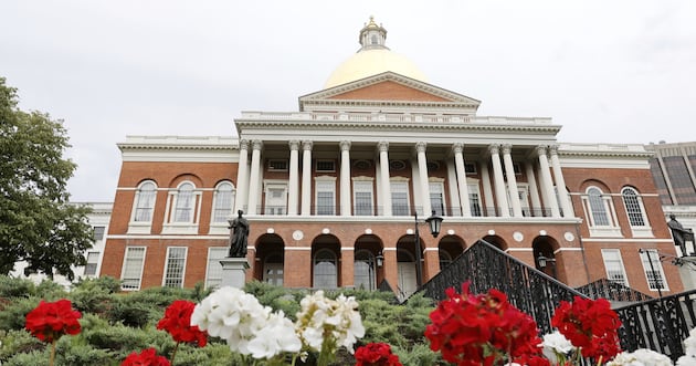 Massachusetts removes abortion limits
