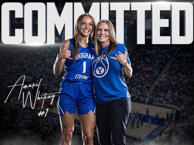Amari Whiting and her mom Amber, the BYU Cougars women’s basketball coach. Amari Whiting, one of the nation’s top recruits in the Class of 2023, announced Tuesday that she will play collegiately for BYU after previously being committed to the Oregon Ducks.