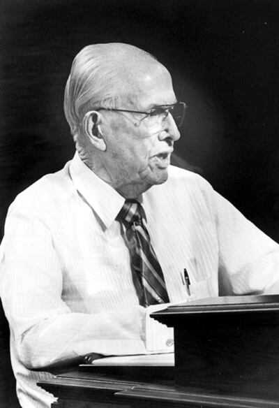 President Benson removed his suit coat while addressing the priesthood session in the Tabernacle during the October 1987 general conference.
