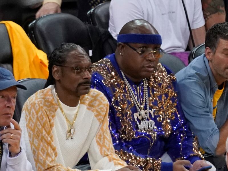 Snoop Dogg talked about Kobe Bryant on Jada Pinkett Smith’s ‘Red Table Talk’ show. Rappers Snoop Dogg, left, and E-40 watch during the first half of Game 4 of basketball’s NBA Finals between the Golden State Warriors and the Toronto Raptors in Oakland, Calif., Friday, June 7, 2019. (AP Photo/Tony Avelar)
