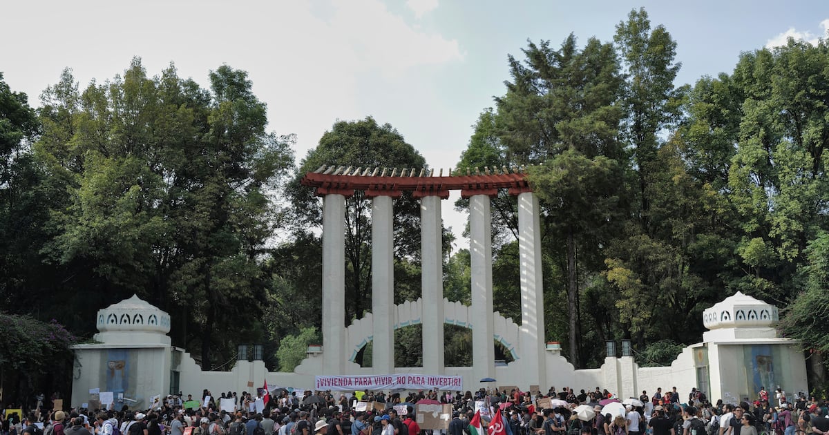 Mexico City protest over tourism and rising rents turn violent