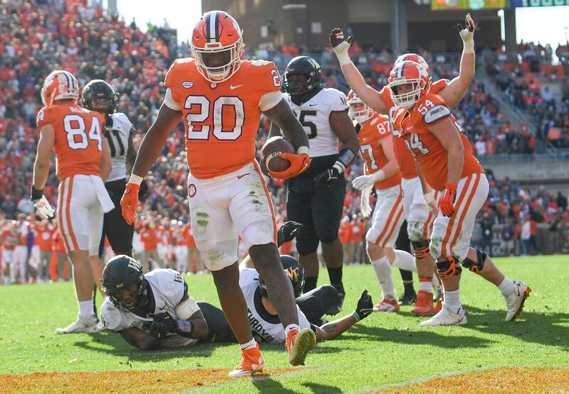 Kobe Pace runs for a touchdown for Clemson.