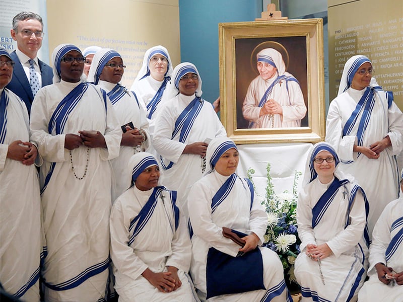 Members of Mother Teresa's order, the Missionaries of Charity, and artist Chas Fagan, gather after the unveiling of an official canonization portrait of Mother Teresa at the John Paul II National Shrine in Washington, on September 1, 2016. Photo courtesy