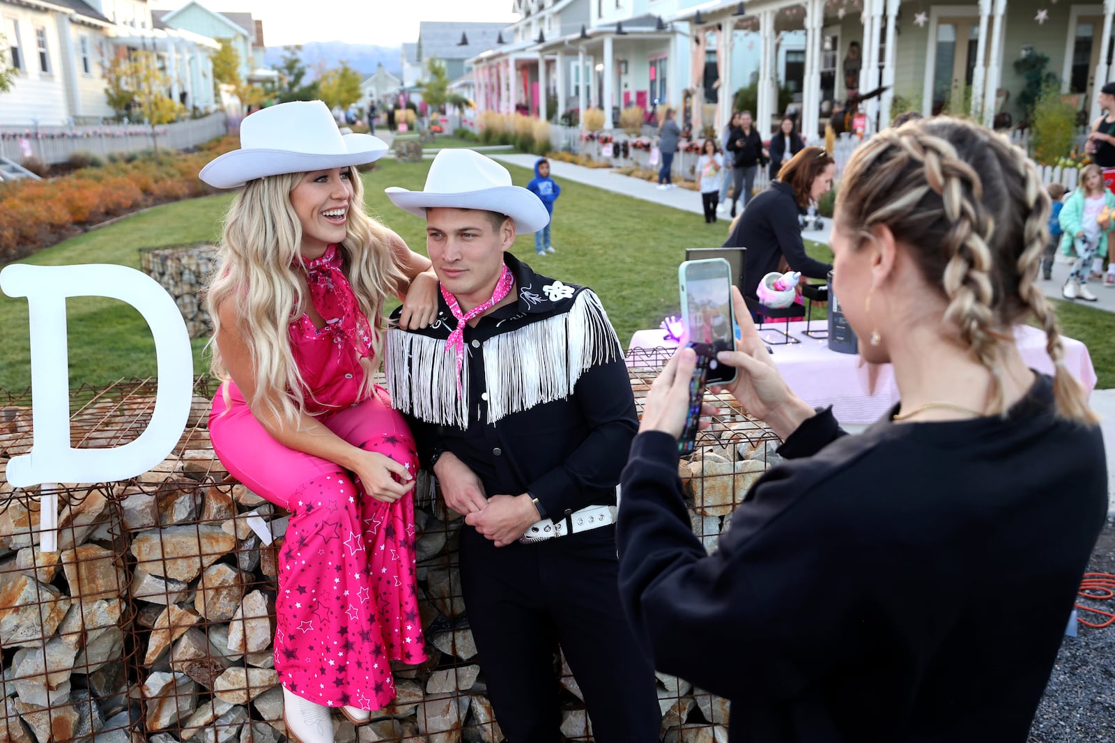 Utah Barbie ‘Barbie’-themed Utah neighborhood goes viral: See our photos – Deseret News